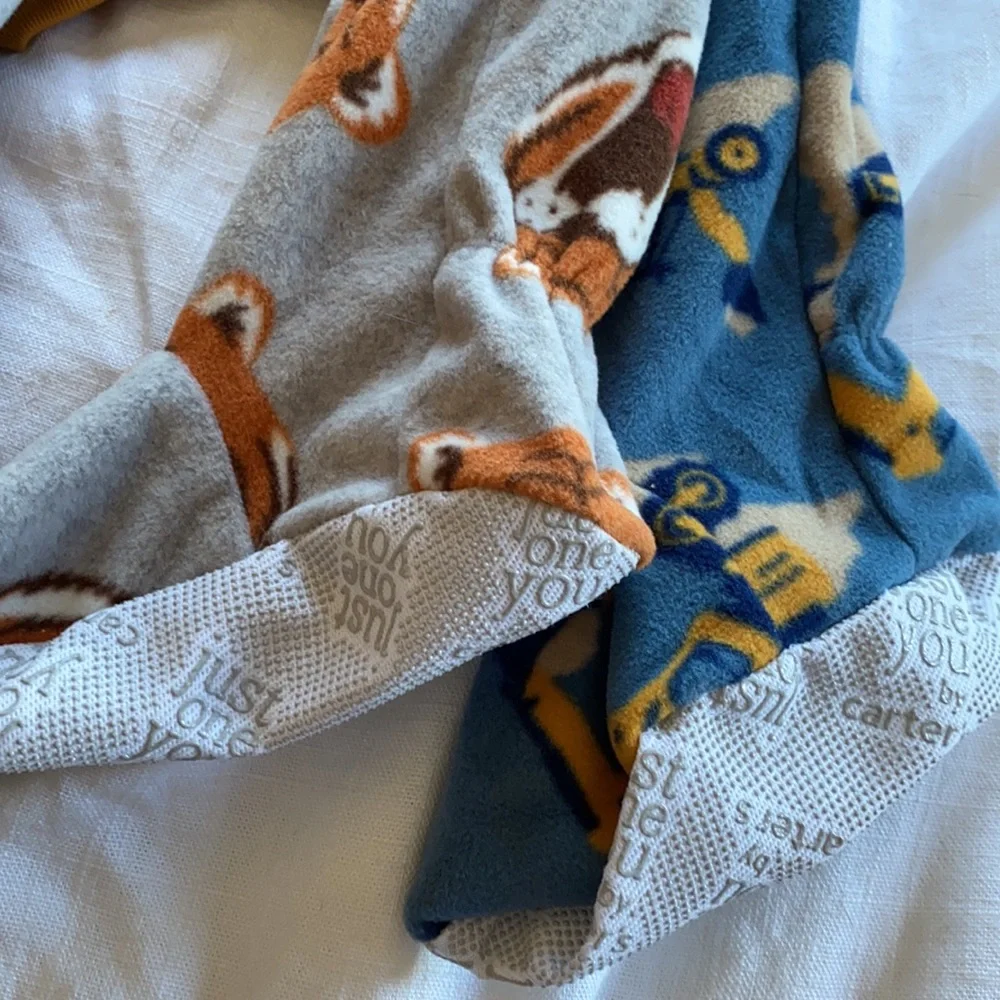 COPY - NWT Set of Two Carter’s footed sleeper Sz 5
